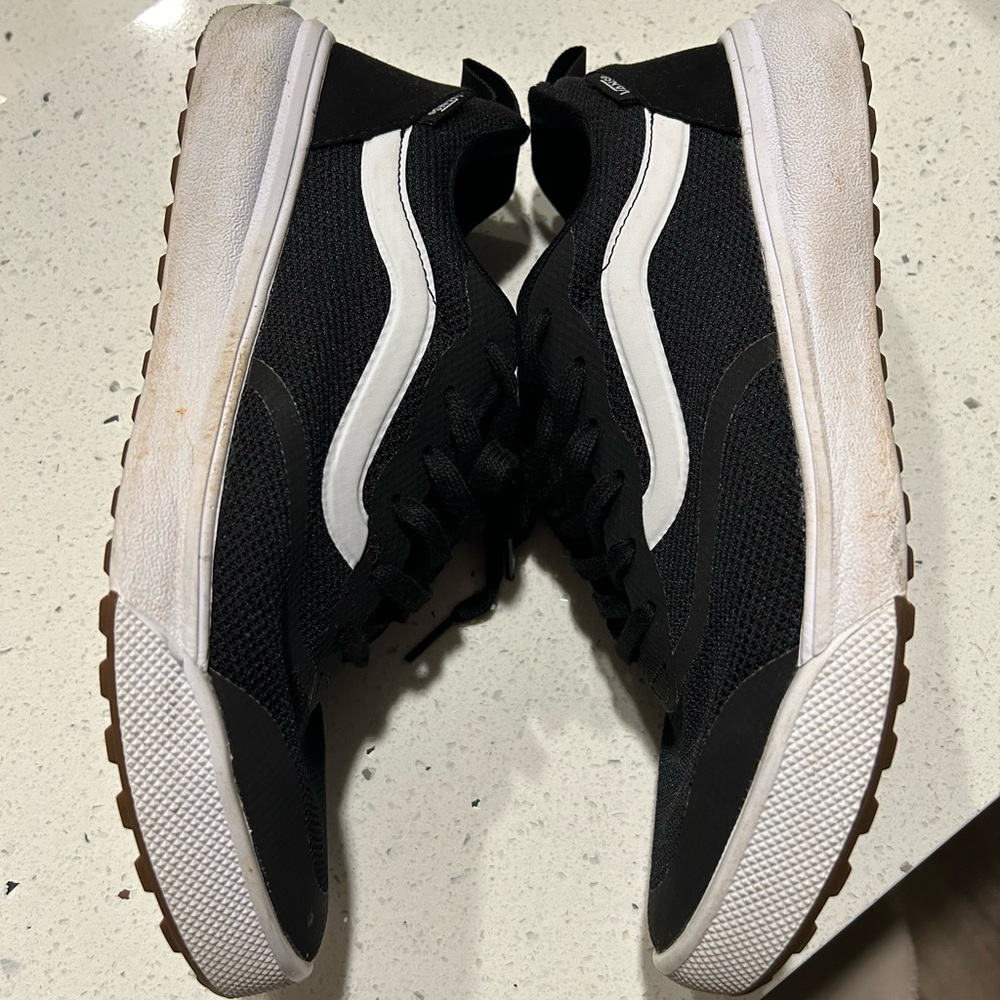 Vans ultrarange size 9
